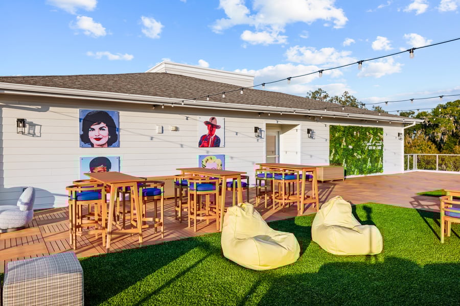 High Pointe Rooftop Lounge