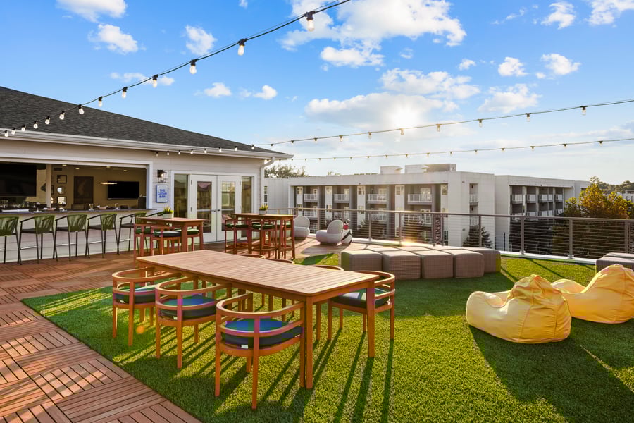 High Pointe Rooftop Lounge
