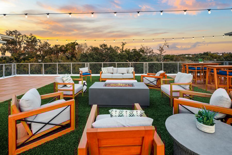 High Pointe Rooftop Lounge