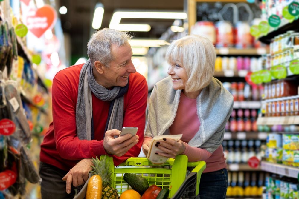 grocery shopping couple 1