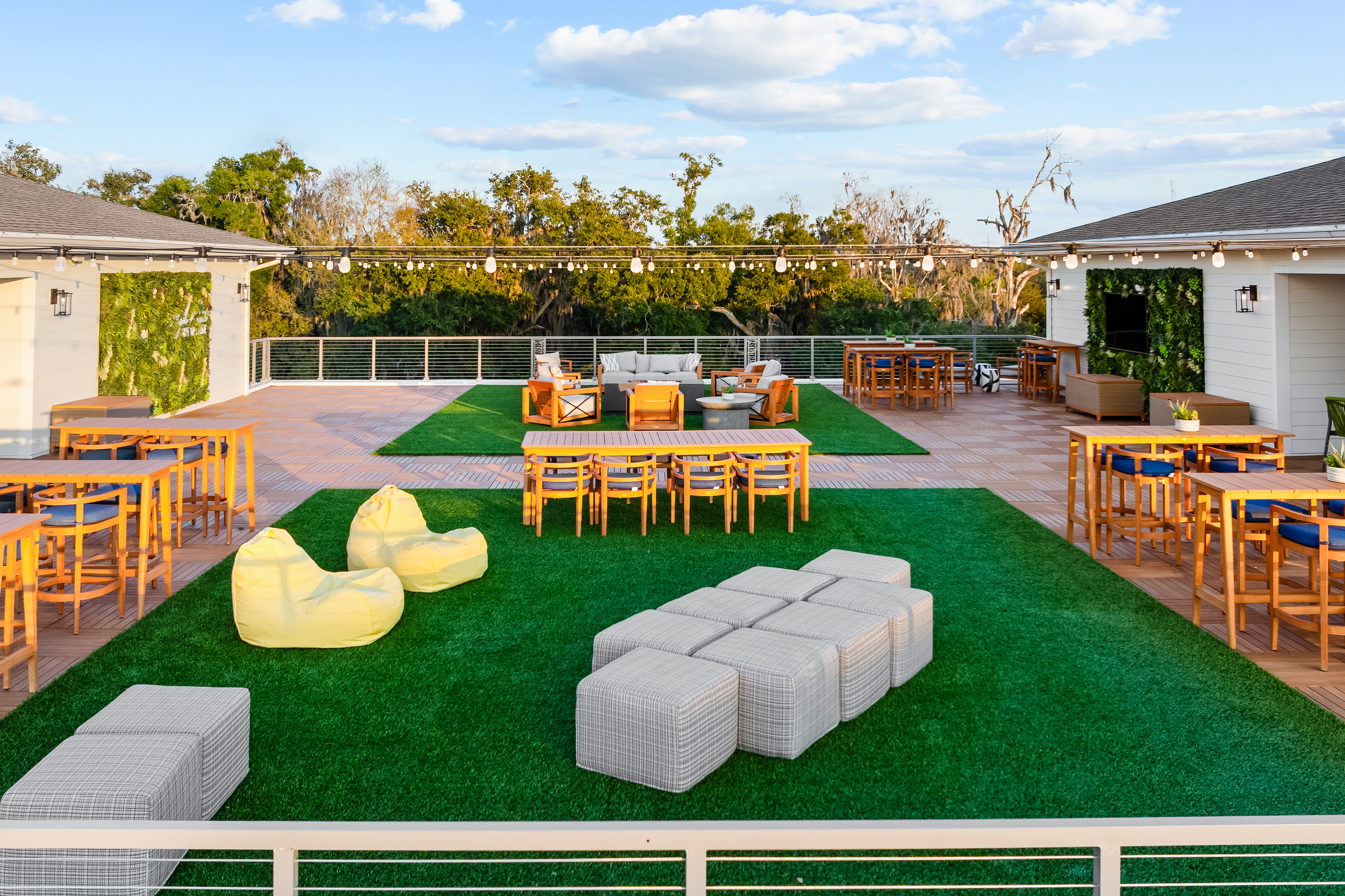 High Pointe Rooftop Lounge